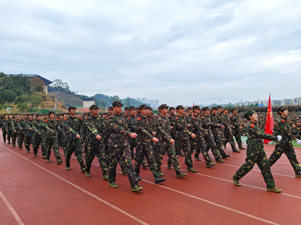 展铿锵军魂，铸不朽青春——2023年军训总结